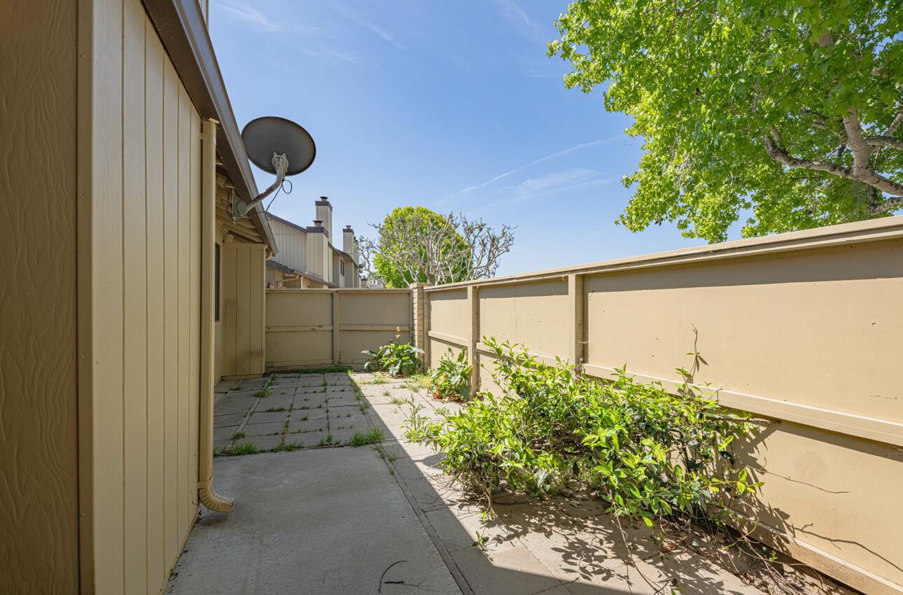 Detail Gallery Image 8 of 32 For 1840 Cherokee Dr #1,  Salinas,  CA 93906 - 2 Beds | 2 Baths