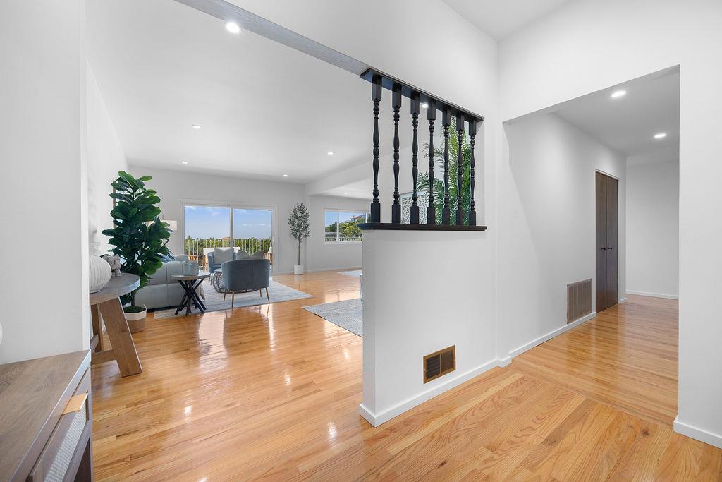 Detail Gallery Image 10 of 61 For 818 Clearfield Dr, Millbrae,  CA 94030 - 5 Beds | 3/1 Baths
