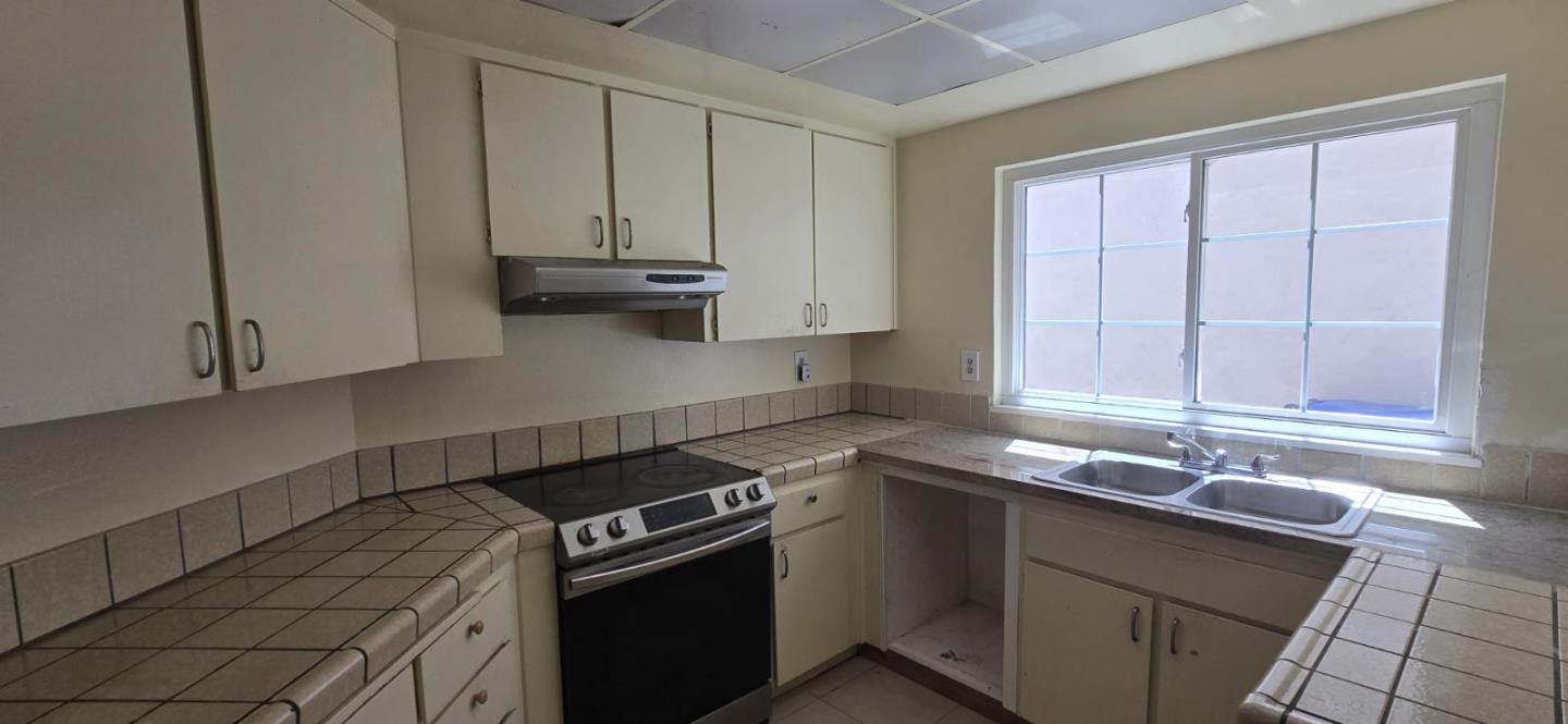 Detail Gallery Image 11 of 30 For 1826 Perrone Cir, San Jose,  CA 95116 - 3 Beds | 2 Baths