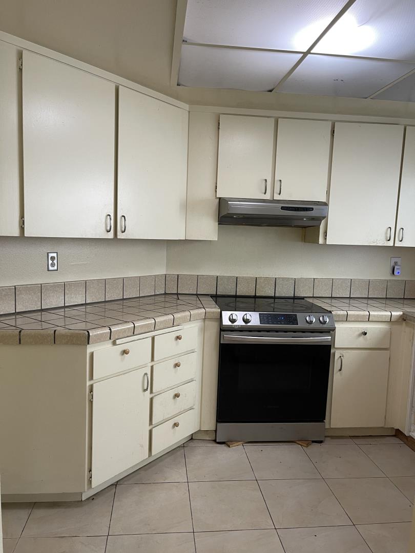 Detail Gallery Image 12 of 30 For 1826 Perrone Cir, San Jose,  CA 95116 - 3 Beds | 2 Baths
