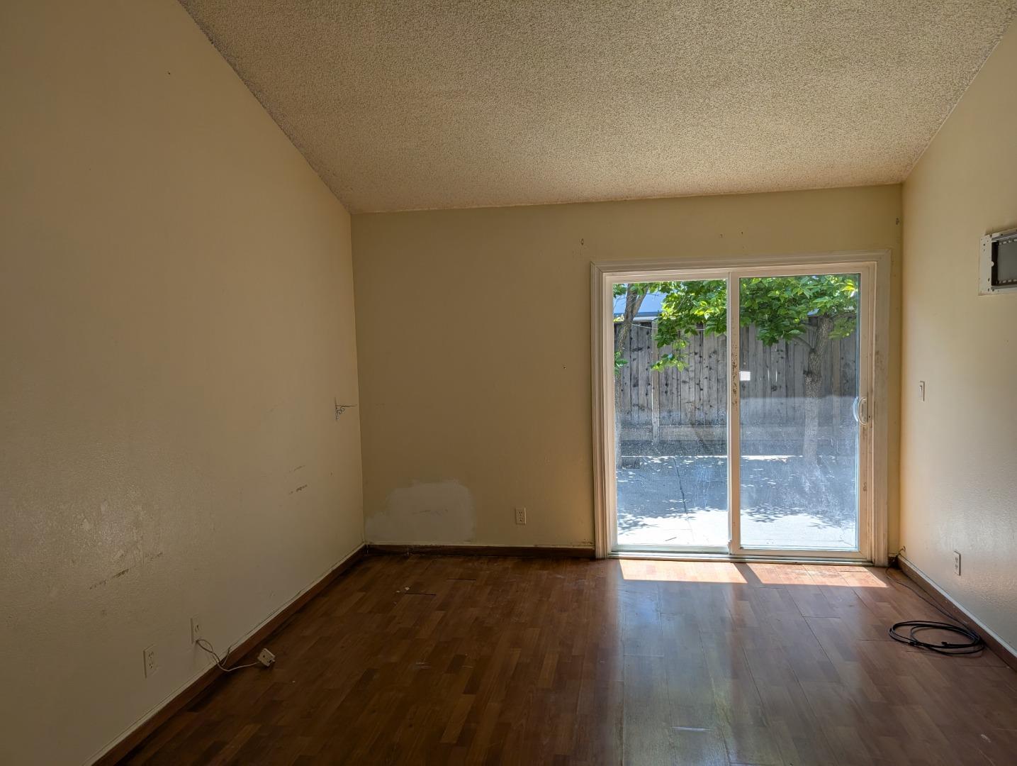 Detail Gallery Image 14 of 30 For 1826 Perrone Cir, San Jose,  CA 95116 - 3 Beds | 2 Baths