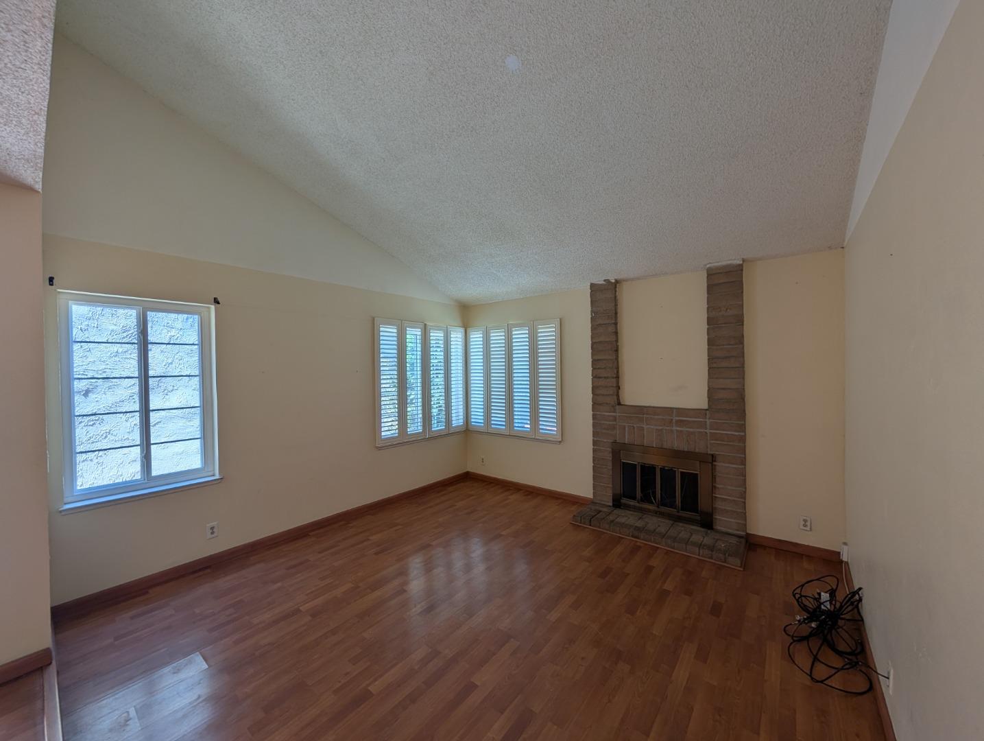 Detail Gallery Image 6 of 30 For 1826 Perrone Cir, San Jose,  CA 95116 - 3 Beds | 2 Baths