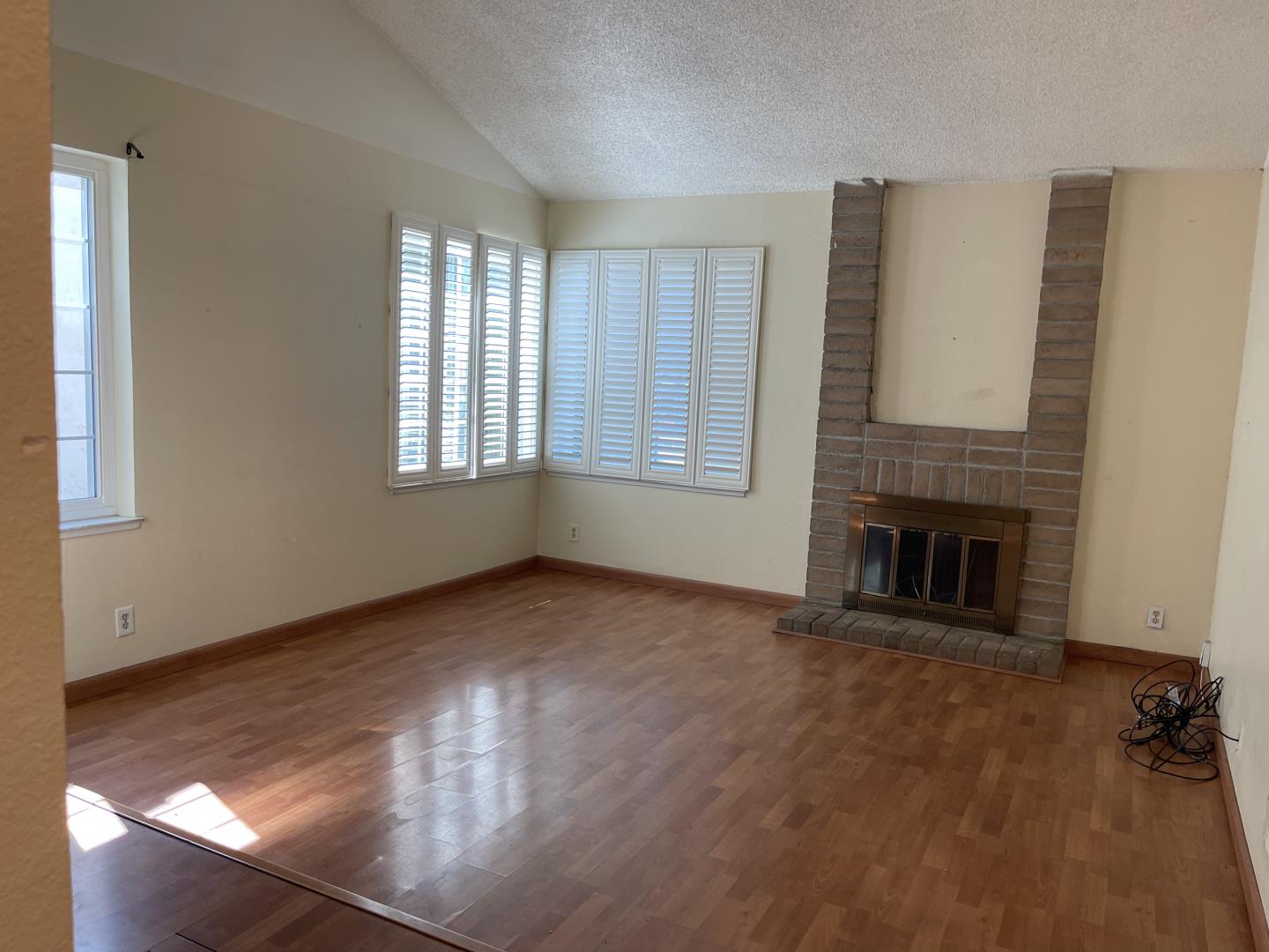 Detail Gallery Image 7 of 30 For 1826 Perrone Cir, San Jose,  CA 95116 - 3 Beds | 2 Baths