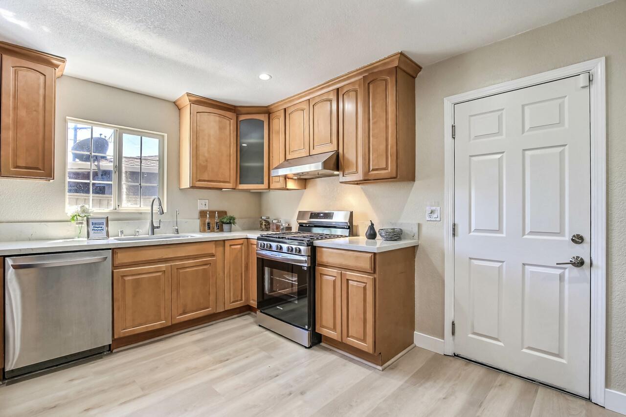 Detail Gallery Image 5 of 21 For 1046 Sinbad Ave, San Jose,  CA 95116 - 3 Beds | 2 Baths