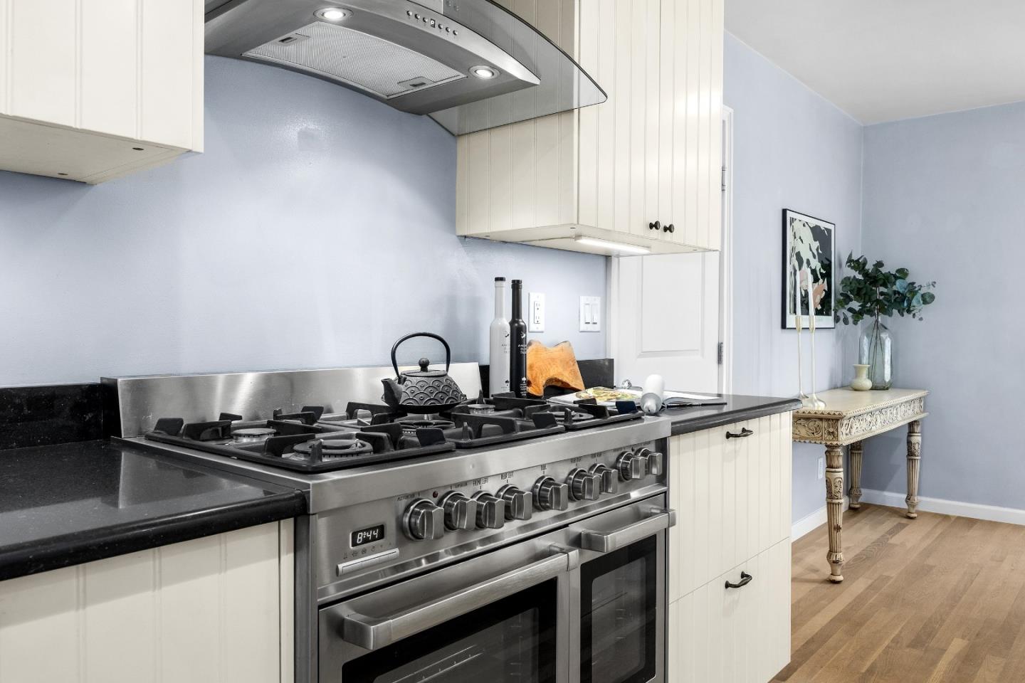Detail Gallery Image 12 of 31 For 202 Santa Clara Ave, Aptos,  CA 95003 - 2 Beds | 2 Baths