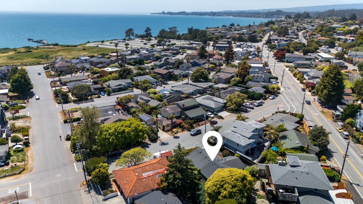 Detail Gallery Image 16 of 31 For 202 Santa Clara Ave, Aptos,  CA 95003 - 2 Beds | 2 Baths