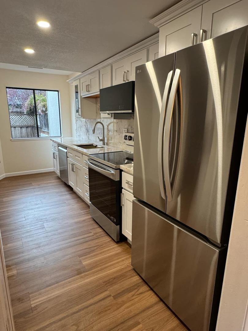 Detail Gallery Image 3 of 35 For 2603 Hambleton Ln, Santa Cruz,  CA 95065 - 2 Beds | 2/1 Baths