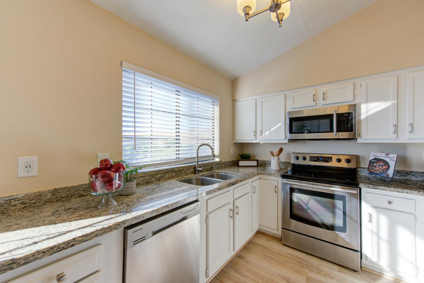 Detail Gallery Image 13 of 38 For 794 Golden Creek Ter, San Jose,  CA 95111 - 3 Beds | 3 Baths