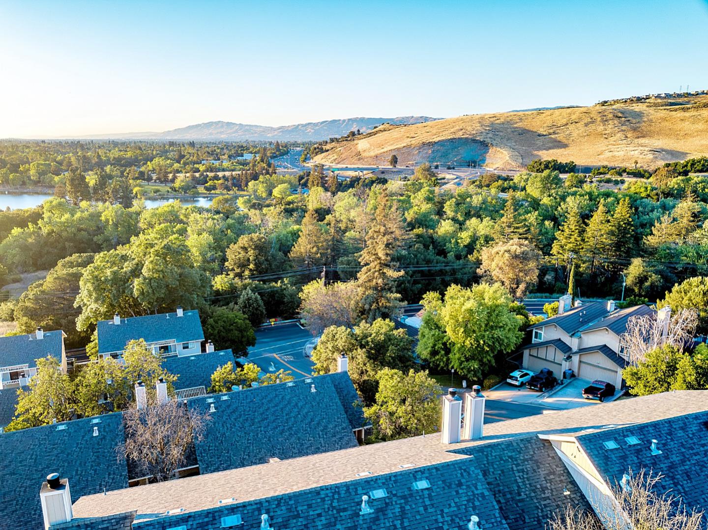 Detail Gallery Image 4 of 38 For 794 Golden Creek Ter, San Jose,  CA 95111 - 3 Beds | 3 Baths