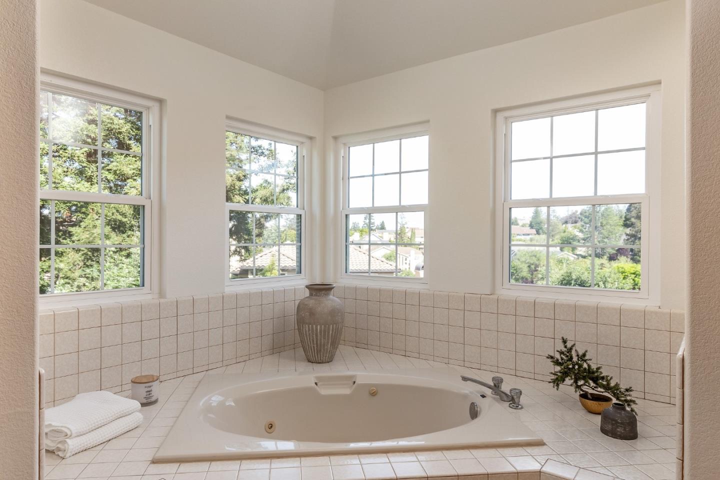 Detail Gallery Image 11 of 23 For 7048 Huntsfield Ct, San Jose,  CA 95120 - 5 Beds | 4 Baths