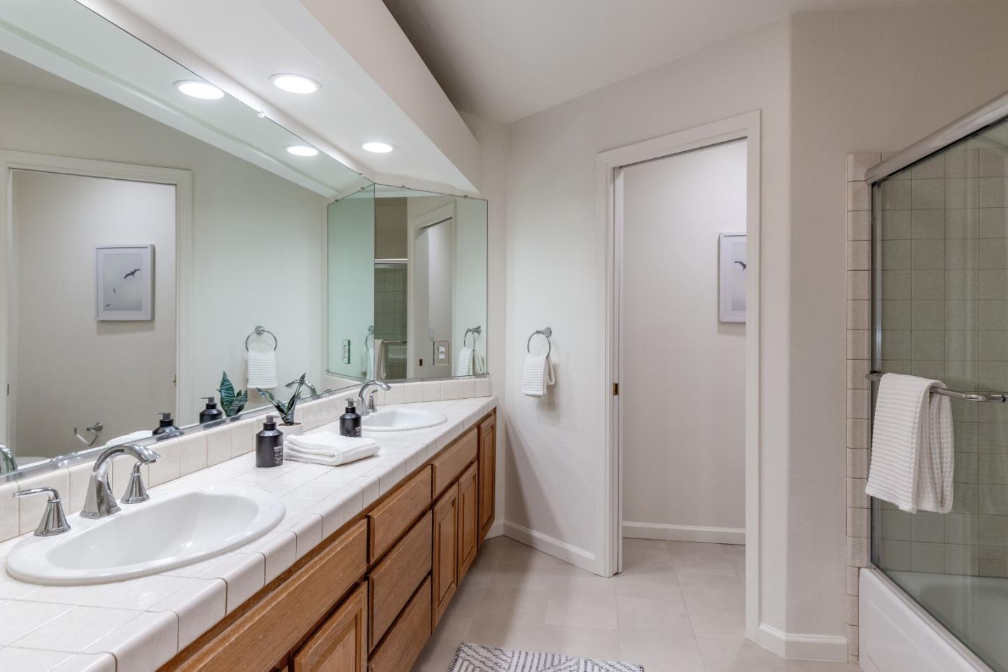 Detail Gallery Image 16 of 23 For 7048 Huntsfield Ct, San Jose,  CA 95120 - 5 Beds | 4 Baths