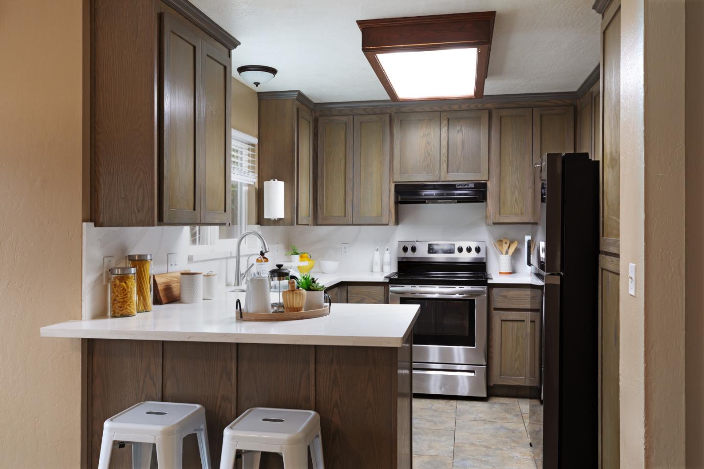 Detail Gallery Image 12 of 41 For 107 Pauline Dr, Watsonville,  CA 95076 - 6 Beds | 2/1 Baths