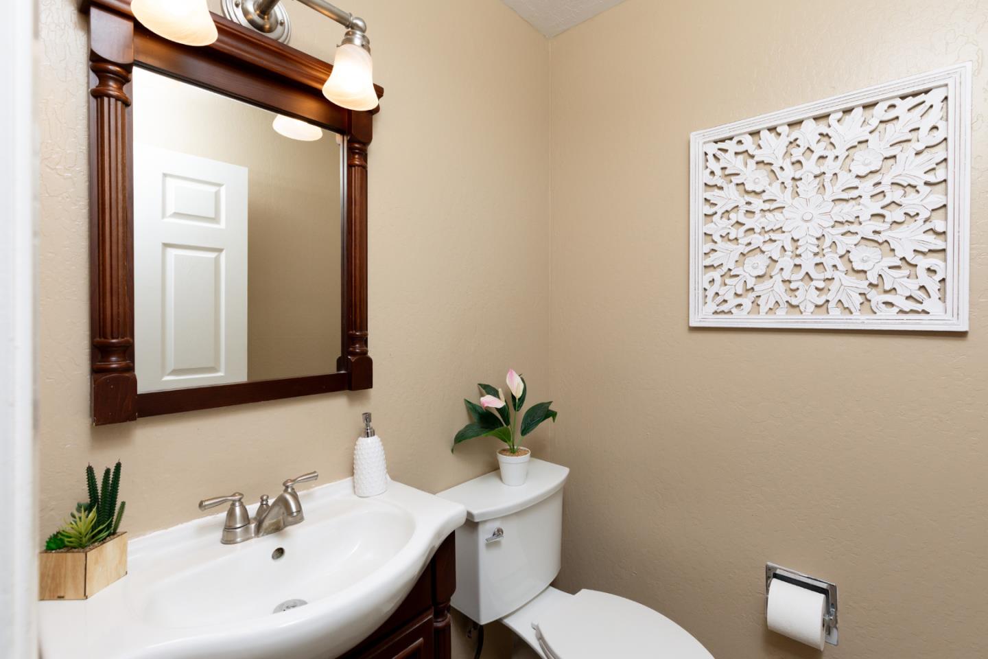 Detail Gallery Image 14 of 41 For 107 Pauline Dr, Watsonville,  CA 95076 - 6 Beds | 2/1 Baths