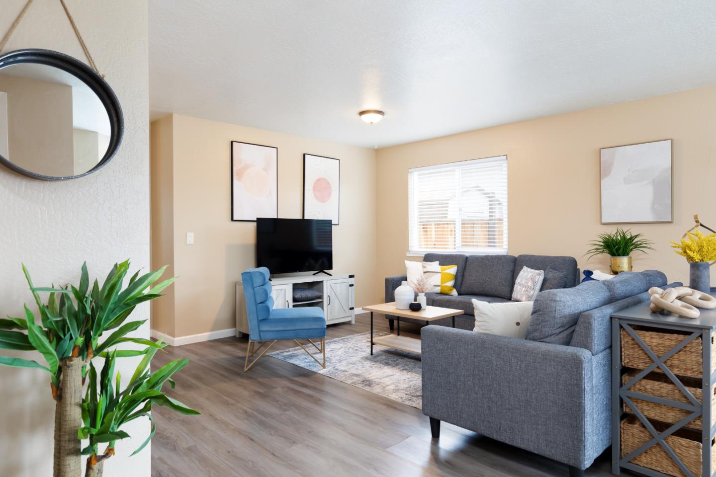Detail Gallery Image 3 of 41 For 107 Pauline Dr, Watsonville,  CA 95076 - 6 Beds | 2/1 Baths