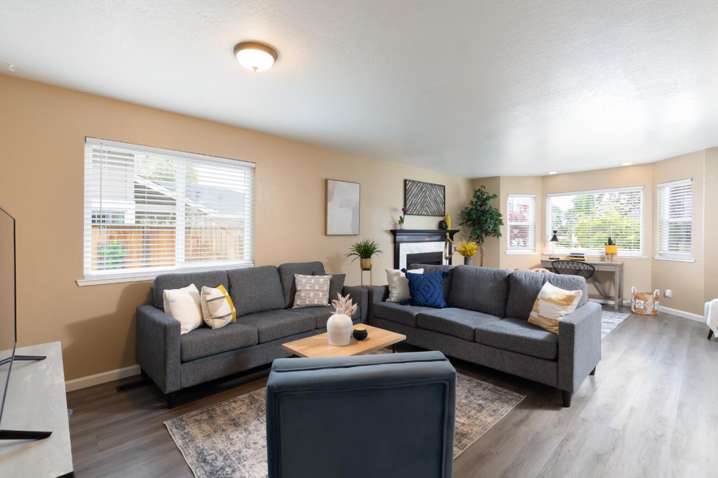 Detail Gallery Image 5 of 41 For 107 Pauline Dr, Watsonville,  CA 95076 - 6 Beds | 2/1 Baths