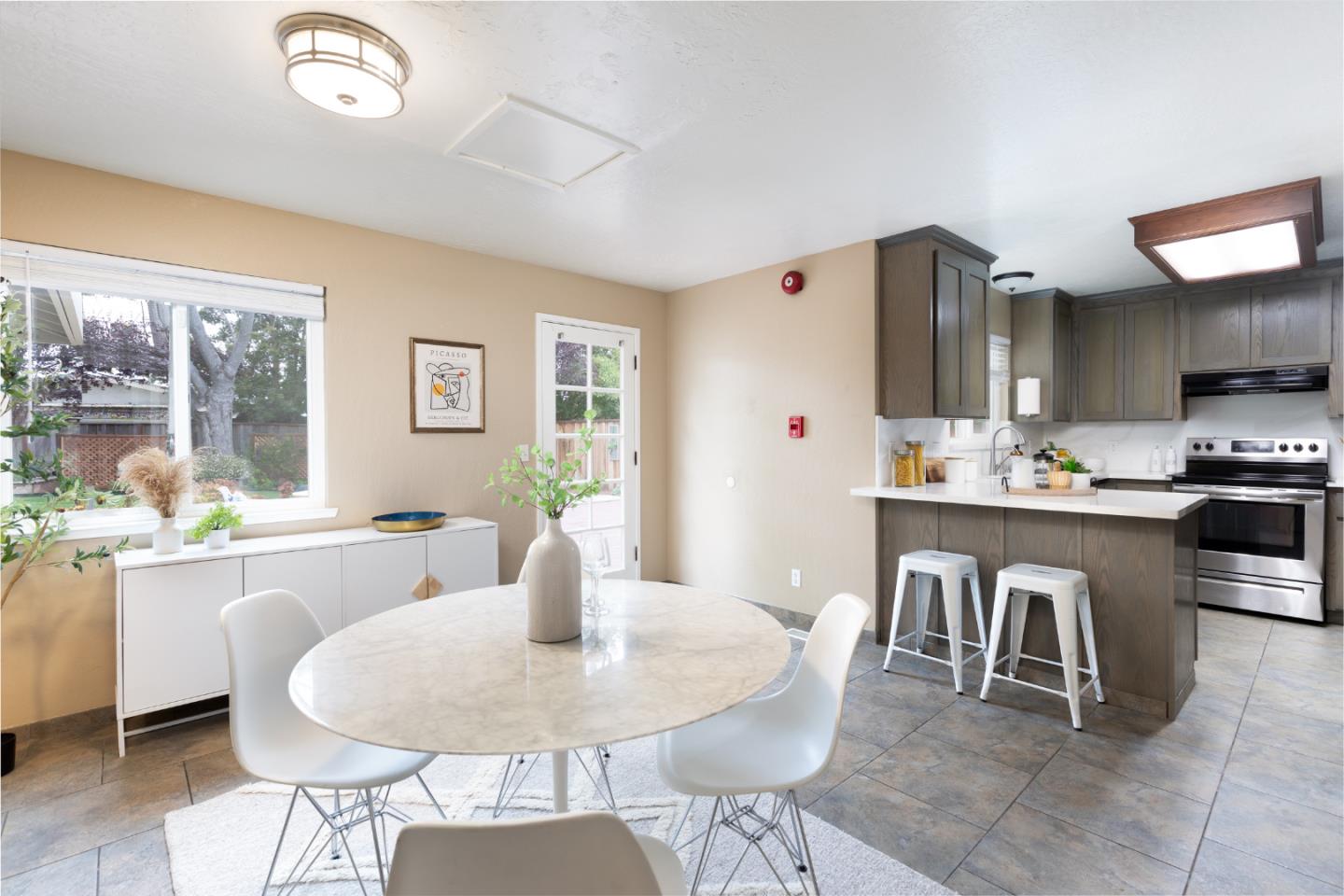 Detail Gallery Image 9 of 41 For 107 Pauline Dr, Watsonville,  CA 95076 - 6 Beds | 2/1 Baths