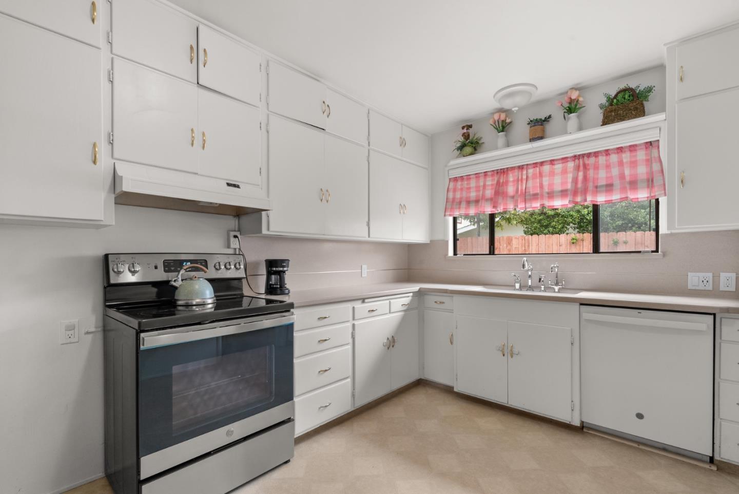 Detail Gallery Image 21 of 42 For 525 Laverne Ave, Aptos,  CA 95003 - 2 Beds | 1 Baths