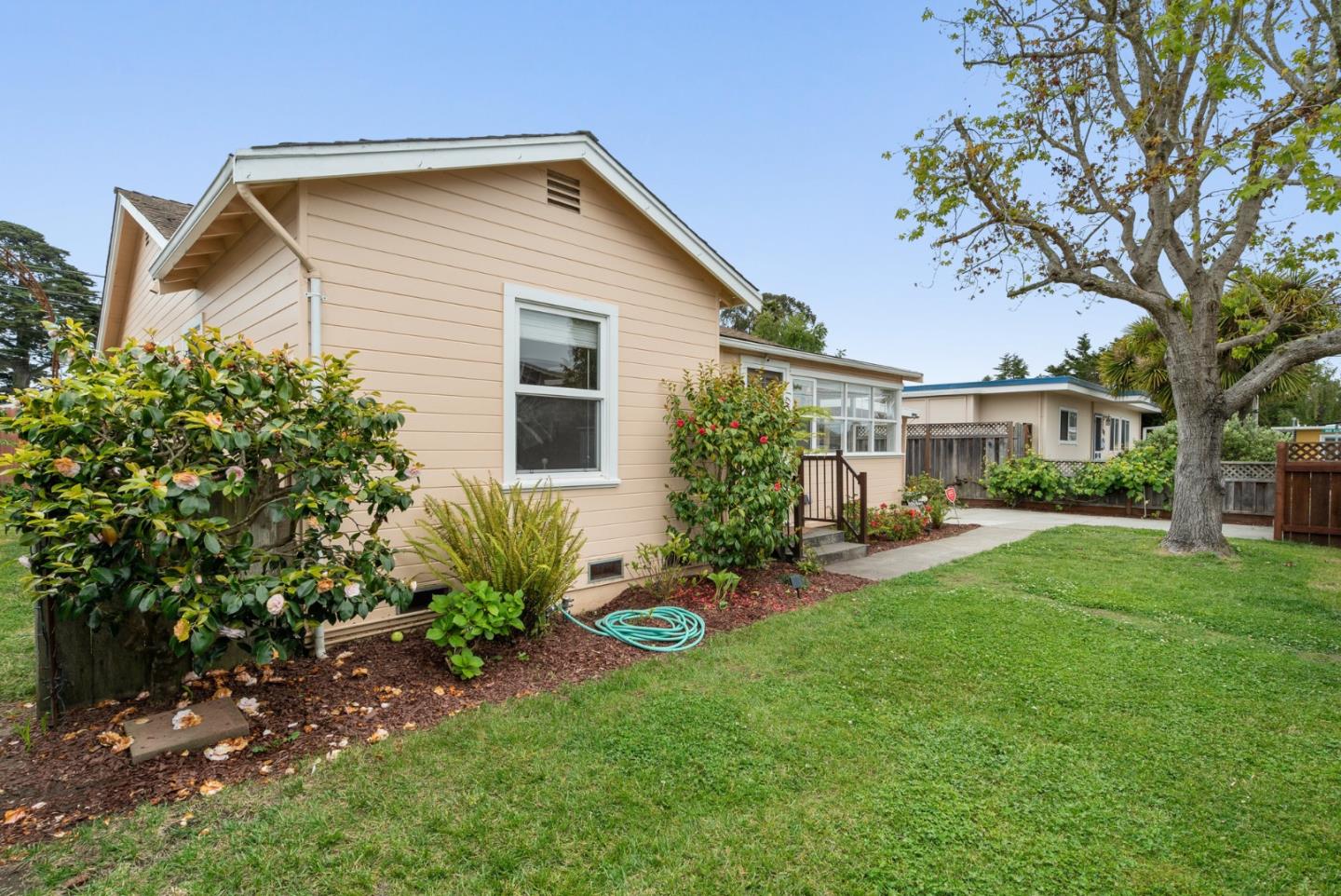 Detail Gallery Image 5 of 42 For 525 Laverne Ave, Aptos,  CA 95003 - 2 Beds | 1 Baths