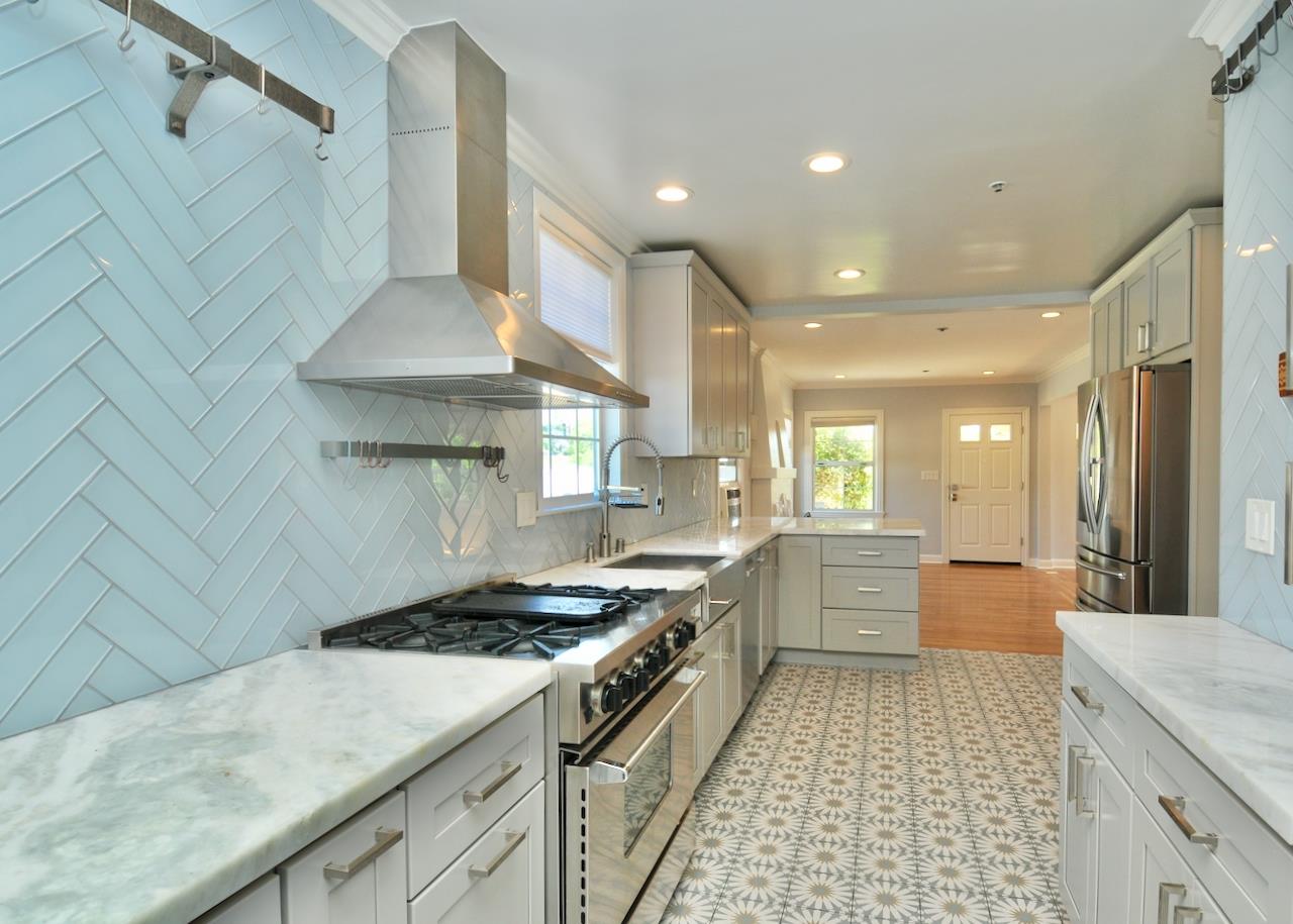 Detail Gallery Image 3 of 17 For 525 9th Ave, San Mateo,  CA 94402 - 3 Beds | 2 Baths