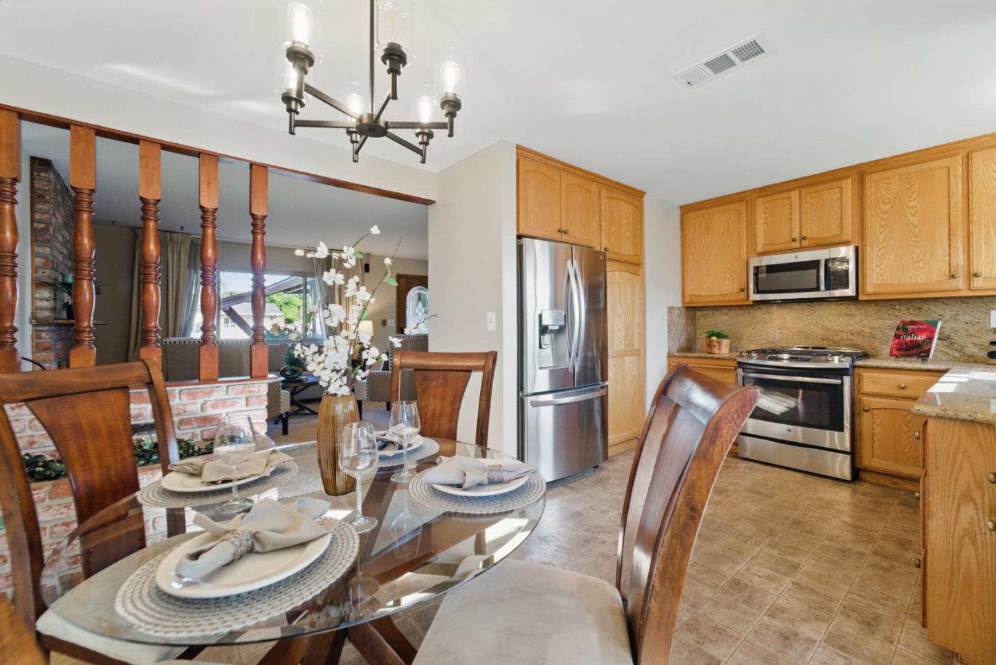 Detail Gallery Image 11 of 35 For 639 Overland Way, San Jose,  CA 95111 - 3 Beds | 2/1 Baths