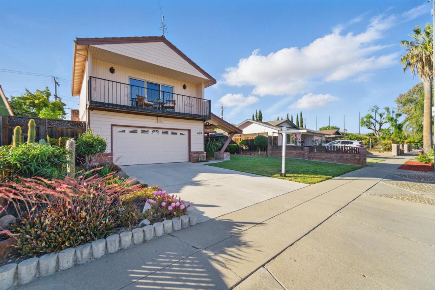 Detail Gallery Image 3 of 35 For 639 Overland Way, San Jose,  CA 95111 - 3 Beds | 2/1 Baths