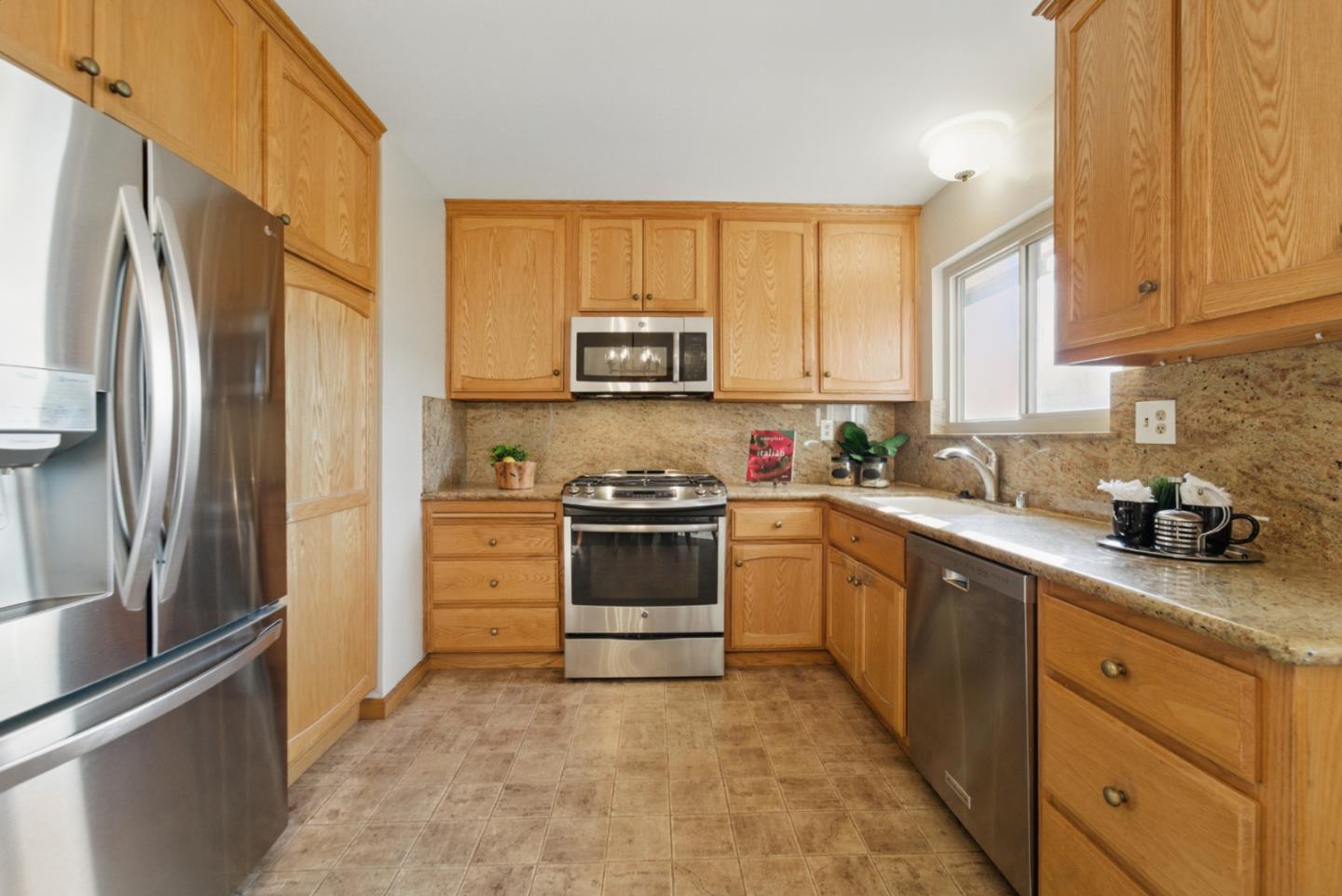 Detail Gallery Image 8 of 35 For 639 Overland Way, San Jose,  CA 95111 - 3 Beds | 2/1 Baths