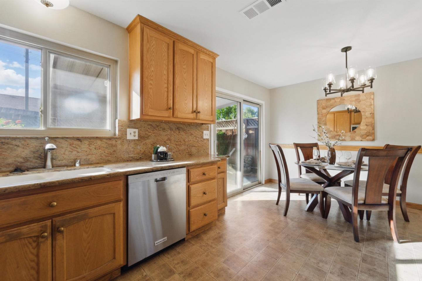 Detail Gallery Image 9 of 35 For 639 Overland Way, San Jose,  CA 95111 - 3 Beds | 2/1 Baths