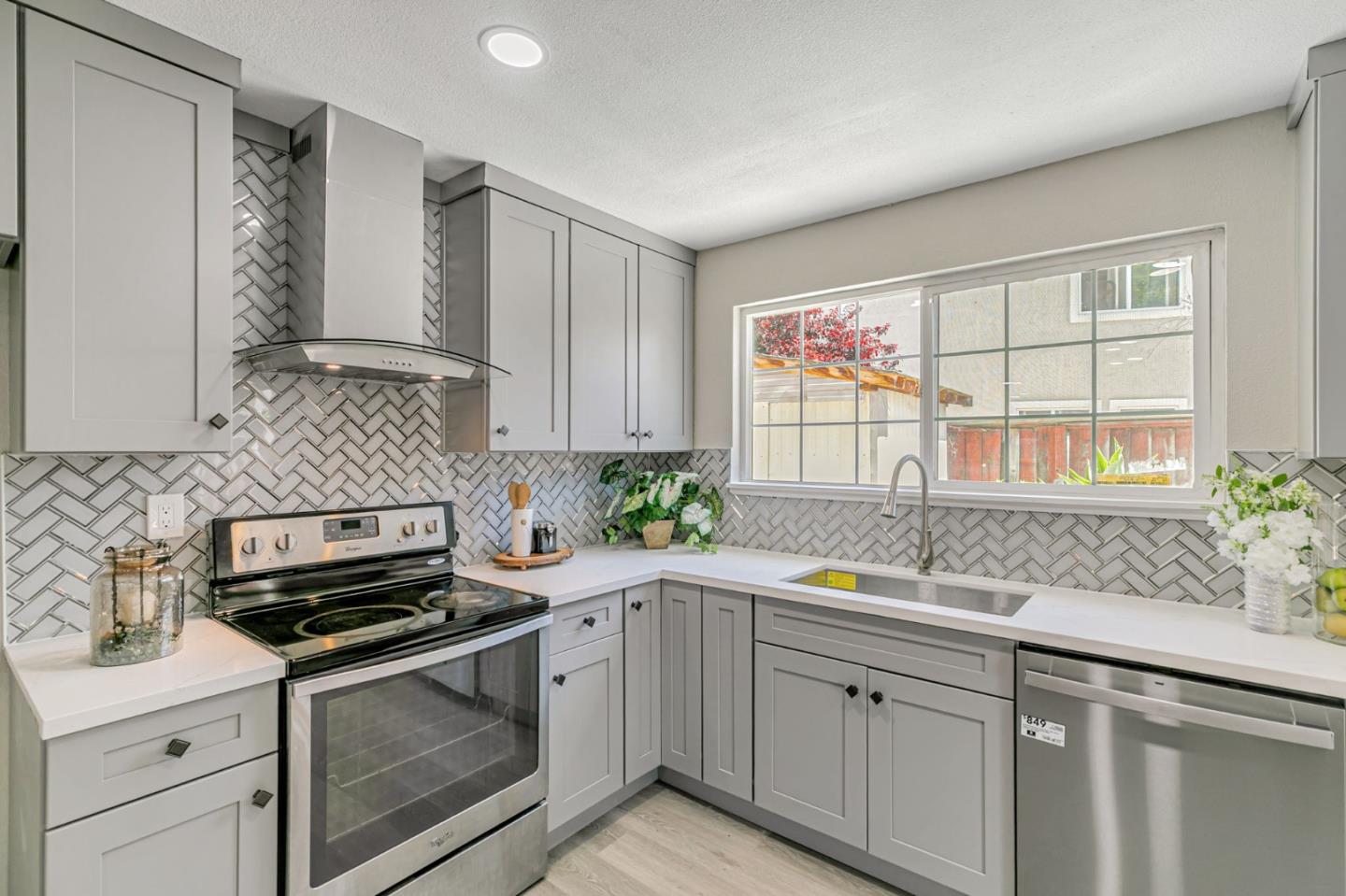 Detail Gallery Image 12 of 47 For 1252 Simonson Court, San Jose,  CA 95121 - 5 Beds | 2 Baths