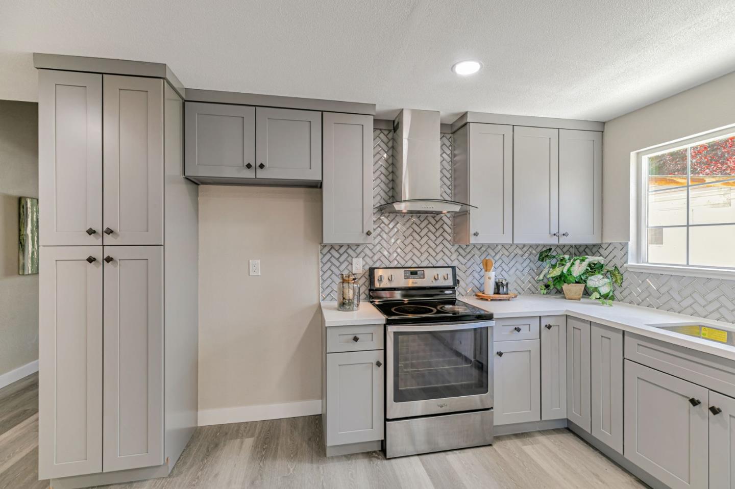 Detail Gallery Image 13 of 47 For 1252 Simonson Court, San Jose,  CA 95121 - 5 Beds | 2 Baths