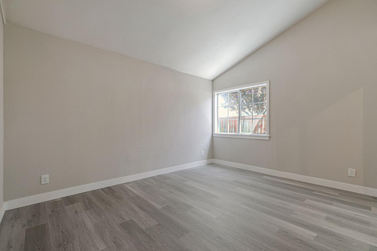 Detail Gallery Image 24 of 47 For 1252 Simonson Court, San Jose,  CA 95121 - 5 Beds | 2 Baths