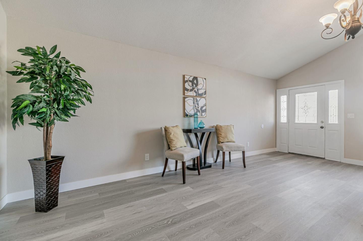 Detail Gallery Image 8 of 47 For 1252 Simonson Court, San Jose,  CA 95121 - 5 Beds | 2 Baths