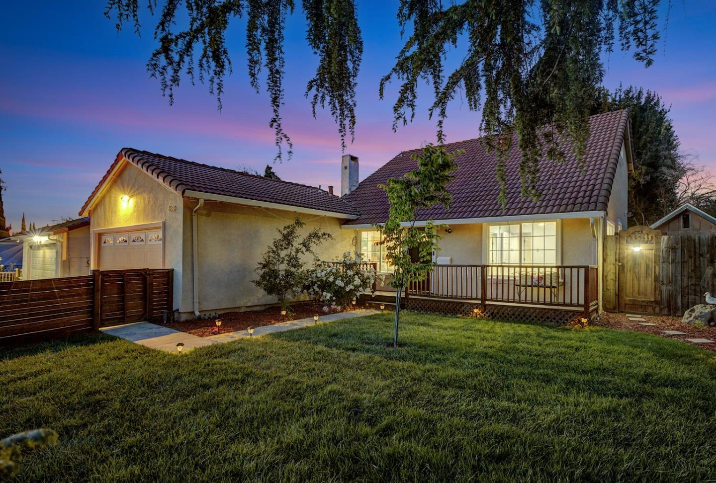 Detail Gallery Image 4 of 57 For 1280 Turrett Dr, San Jose,  CA 95131 - 4 Beds | 3 Baths