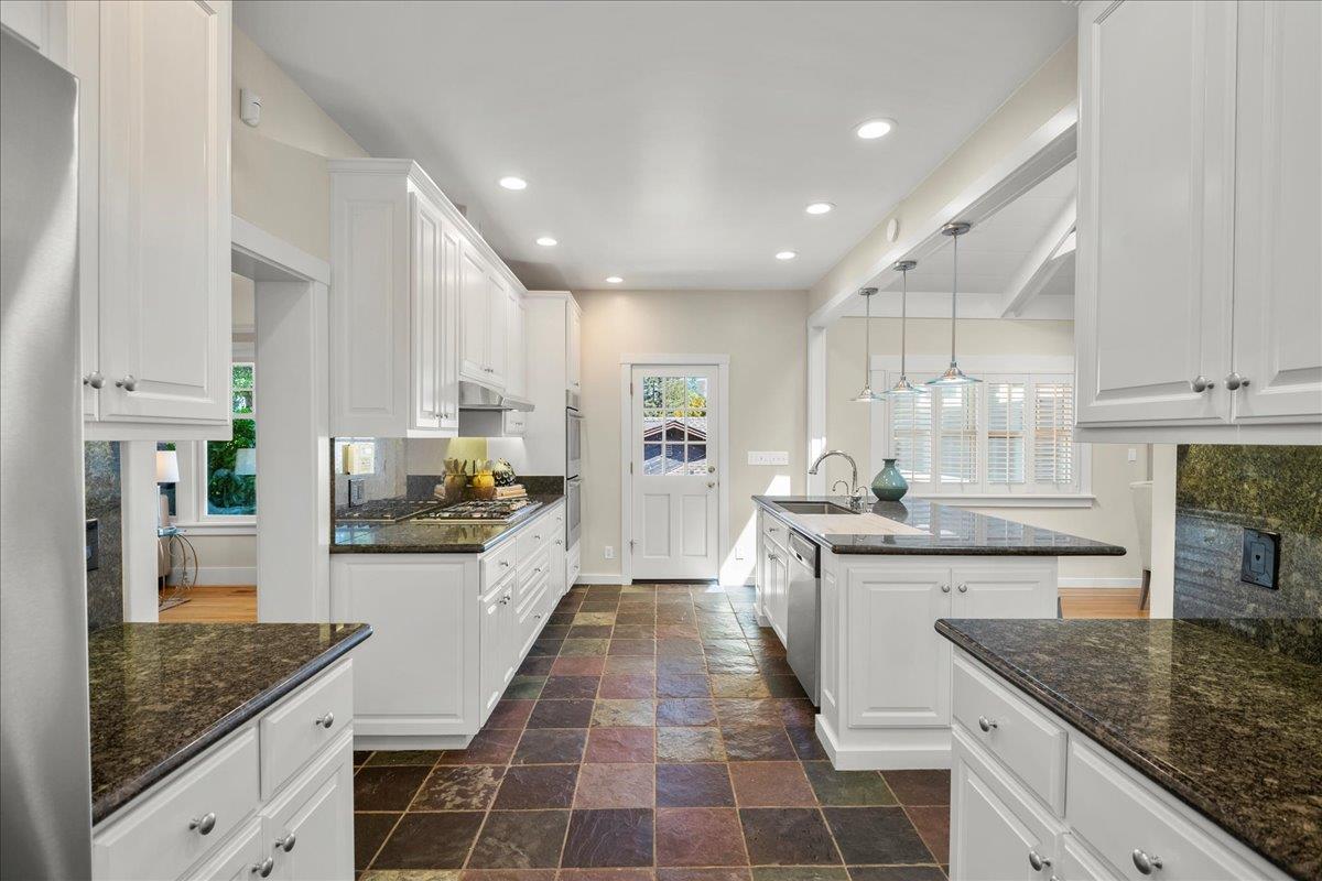 Detail Gallery Image 13 of 36 For 57 Ellenwood Ave, Los Gatos,  CA 95030 - 4 Beds | 4/1 Baths