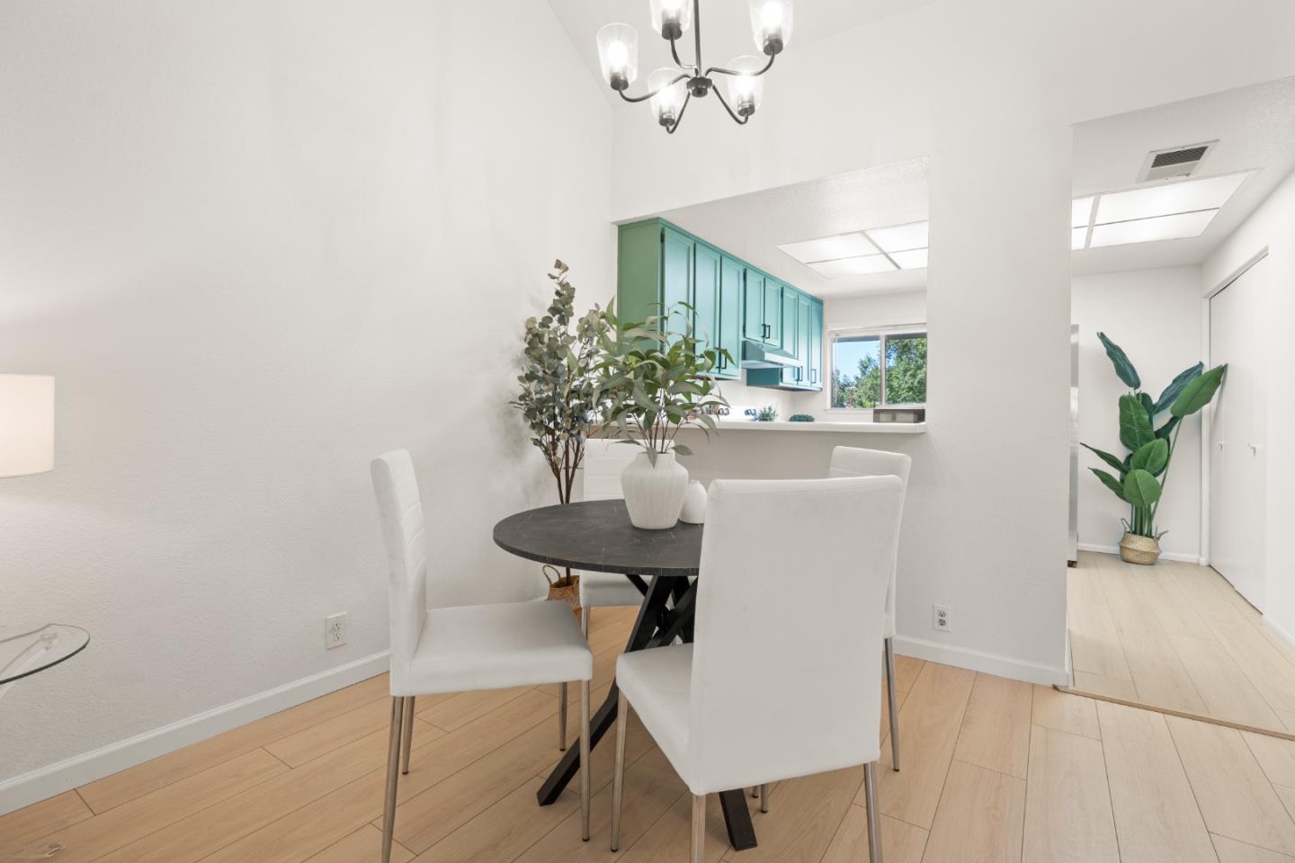 Detail Gallery Image 6 of 19 For 1050 Summermist Ct, San Jose,  CA 95122 - 1 Beds | 1 Baths
