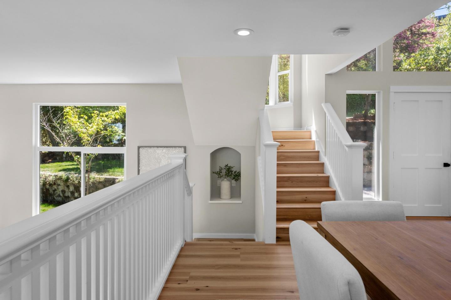 Detail Gallery Image 14 of 111 For 3554 Oak Knoll Dr, Redwood City,  CA 94062 - 3 Beds | 2/1 Baths