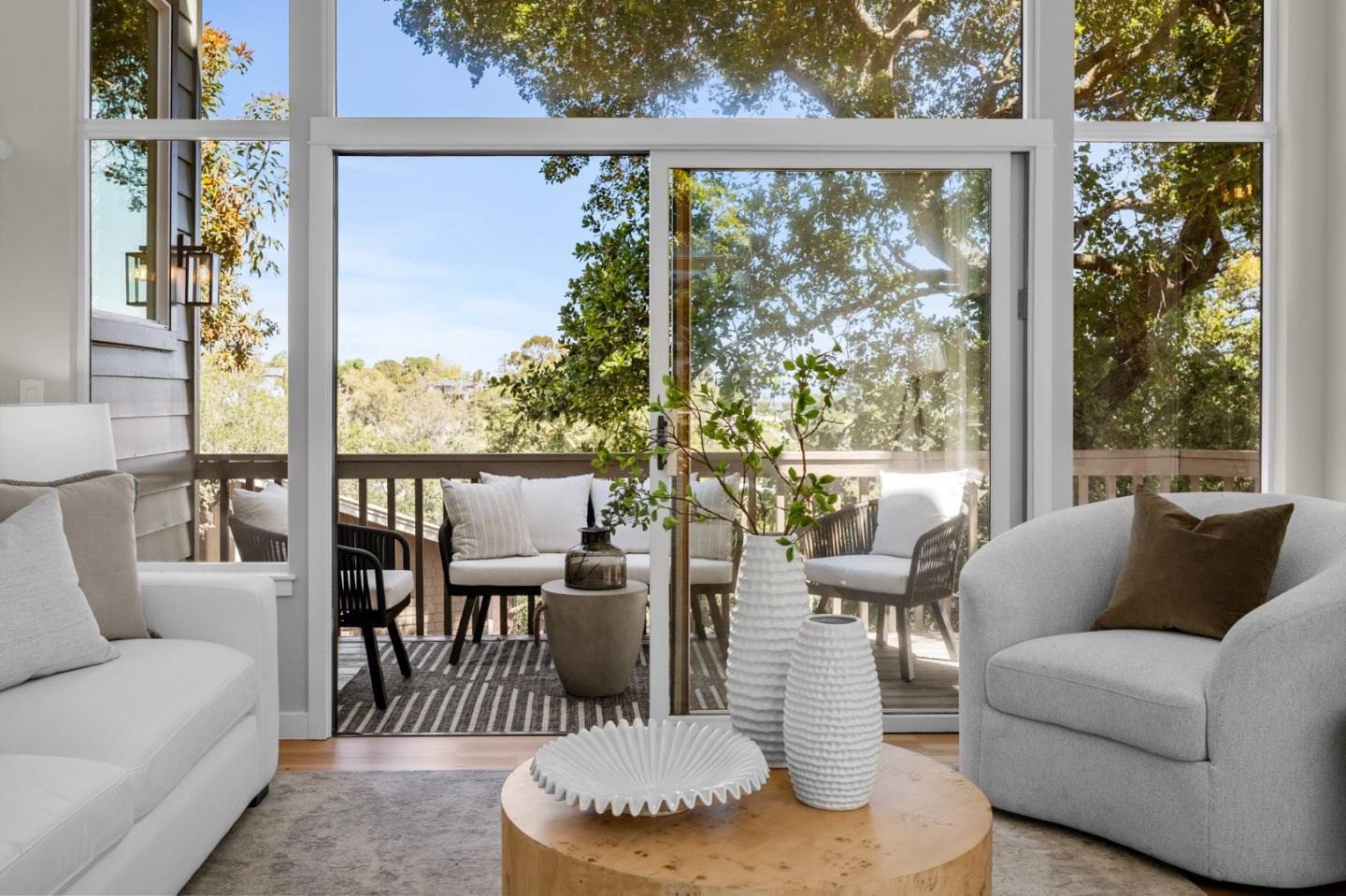 Detail Gallery Image 18 of 111 For 3554 Oak Knoll Dr, Redwood City,  CA 94062 - 3 Beds | 2/1 Baths