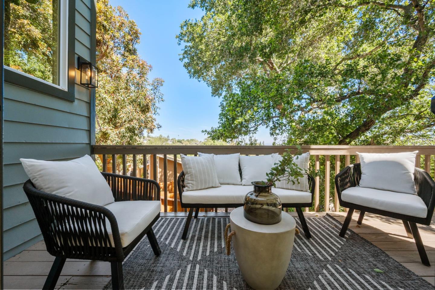 Detail Gallery Image 19 of 111 For 3554 Oak Knoll Dr, Redwood City,  CA 94062 - 3 Beds | 2/1 Baths