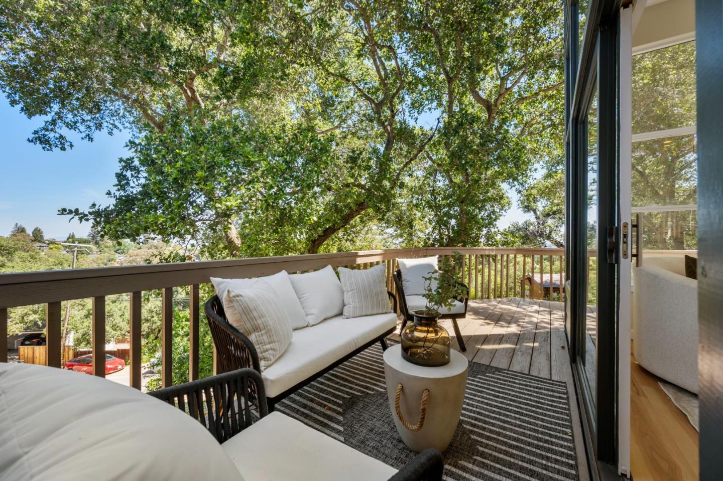 Detail Gallery Image 20 of 111 For 3554 Oak Knoll Dr, Redwood City,  CA 94062 - 3 Beds | 2/1 Baths