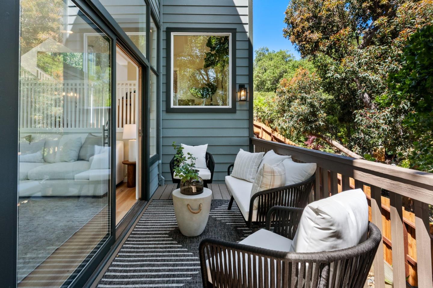 Detail Gallery Image 24 of 111 For 3554 Oak Knoll Dr, Redwood City,  CA 94062 - 3 Beds | 2/1 Baths