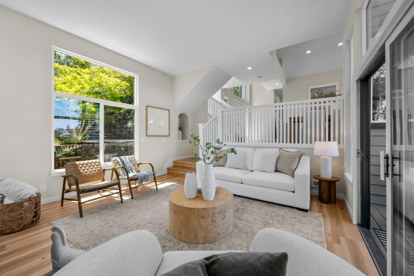 Detail Gallery Image 26 of 111 For 3554 Oak Knoll Dr, Redwood City,  CA 94062 - 3 Beds | 2/1 Baths