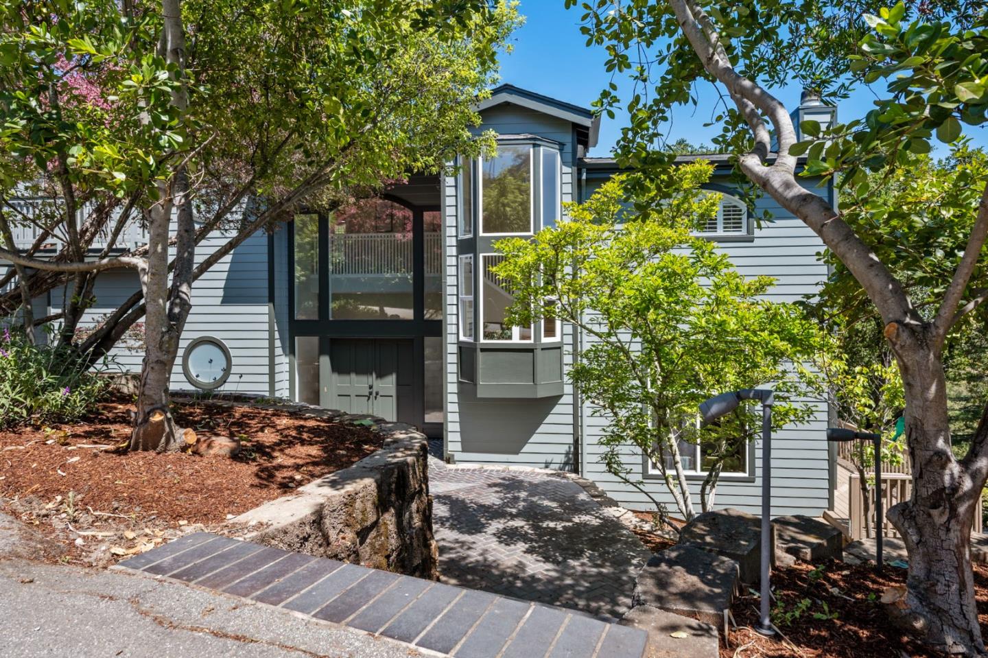 Detail Gallery Image 3 of 111 For 3554 Oak Knoll Dr, Redwood City,  CA 94062 - 3 Beds | 2/1 Baths