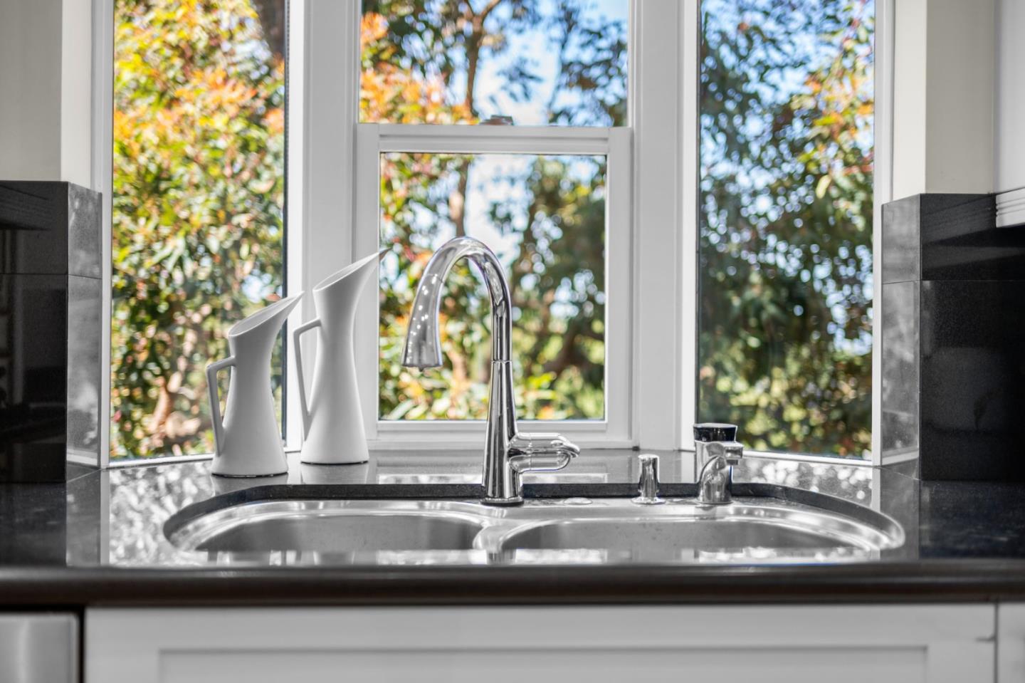 Detail Gallery Image 35 of 111 For 3554 Oak Knoll Dr, Redwood City,  CA 94062 - 3 Beds | 2/1 Baths