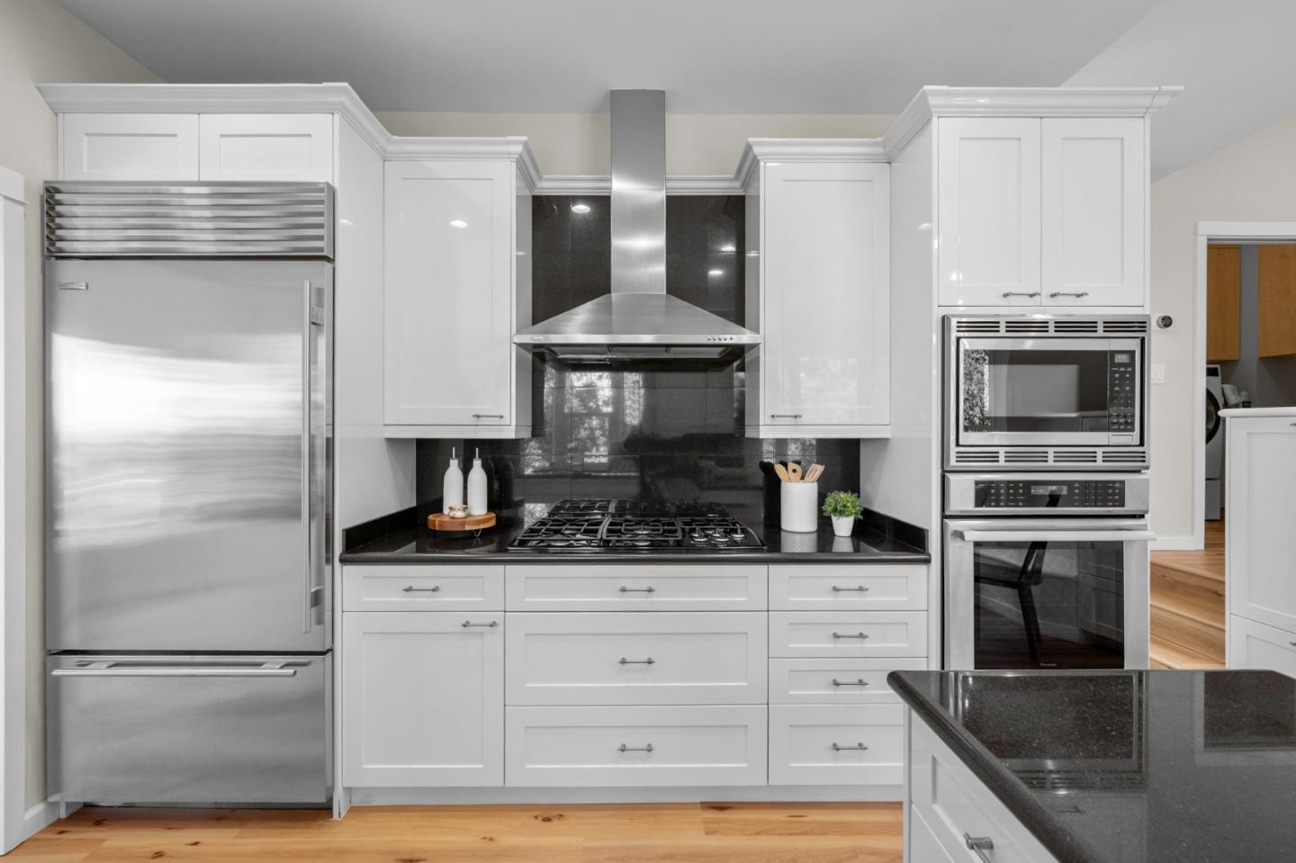 Detail Gallery Image 38 of 111 For 3554 Oak Knoll Dr, Redwood City,  CA 94062 - 3 Beds | 2/1 Baths