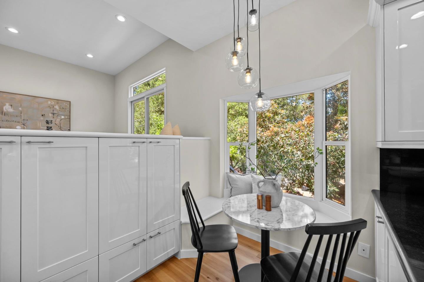 Detail Gallery Image 40 of 111 For 3554 Oak Knoll Dr, Redwood City,  CA 94062 - 3 Beds | 2/1 Baths
