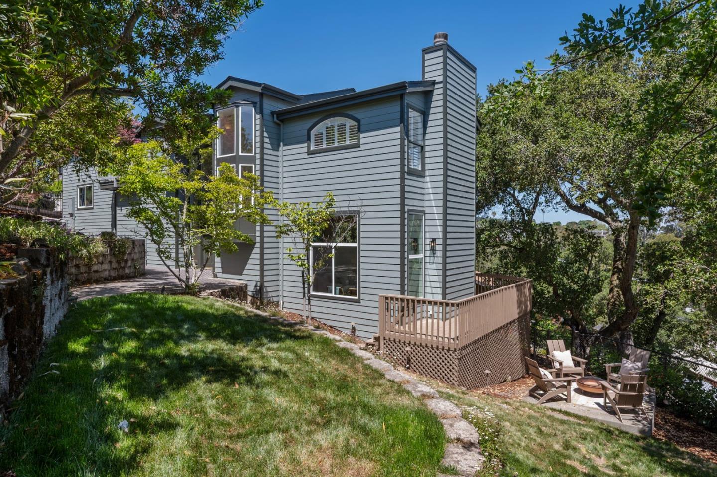 Detail Gallery Image 5 of 111 For 3554 Oak Knoll Dr, Redwood City,  CA 94062 - 3 Beds | 2/1 Baths