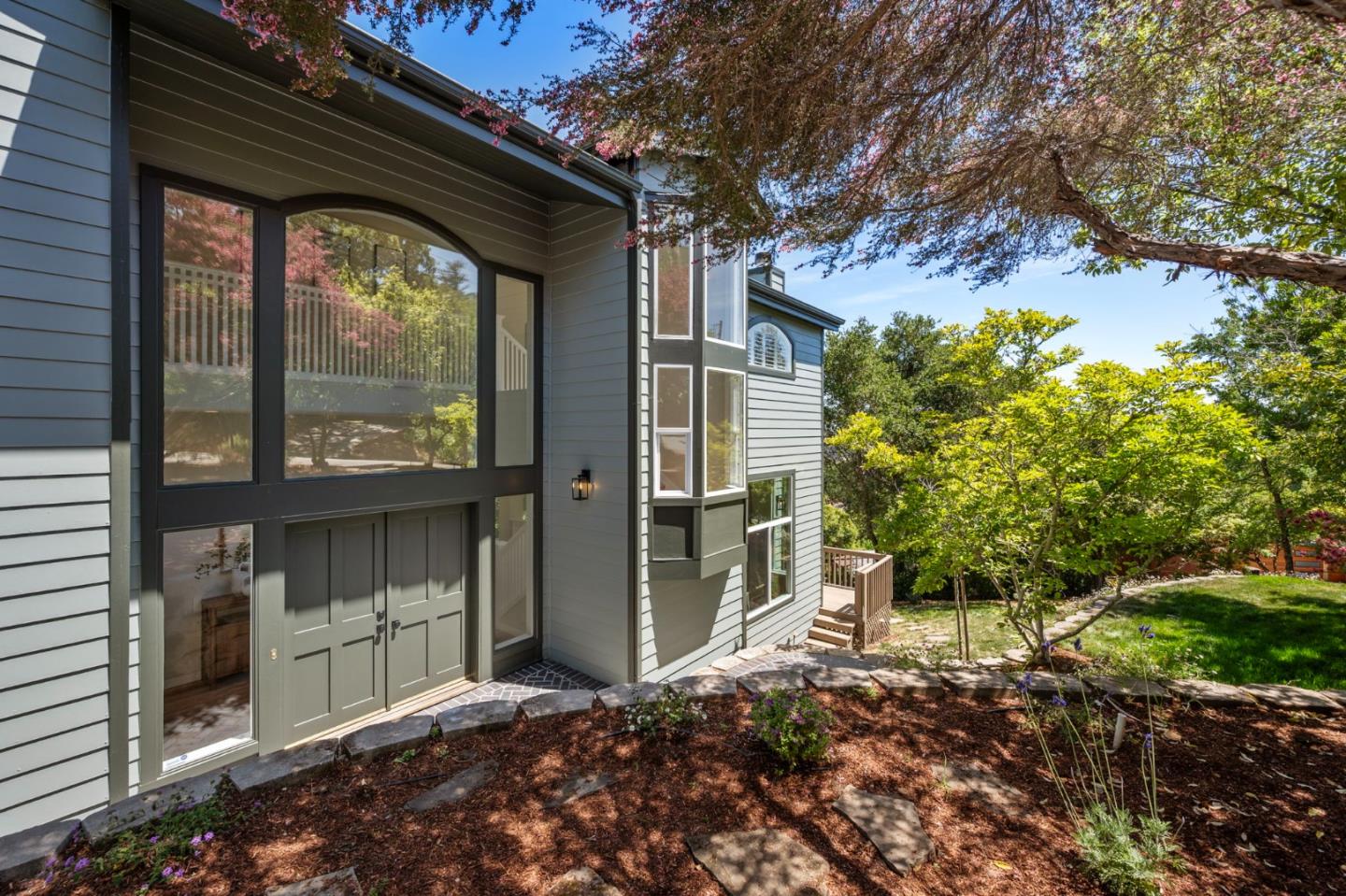 Detail Gallery Image 7 of 111 For 3554 Oak Knoll Dr, Redwood City,  CA 94062 - 3 Beds | 2/1 Baths