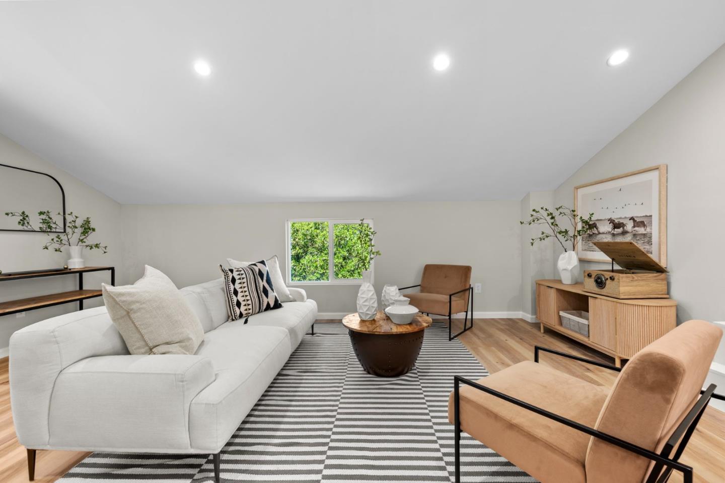 Detail Gallery Image 79 of 111 For 3554 Oak Knoll Dr, Redwood City,  CA 94062 - 3 Beds | 2/1 Baths