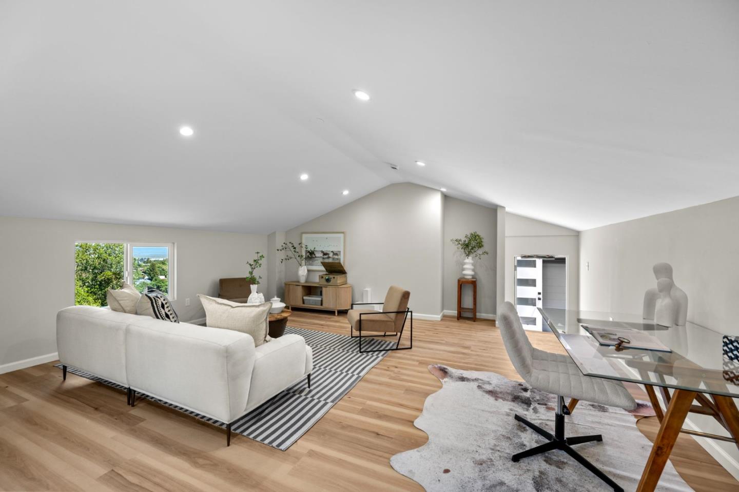 Detail Gallery Image 80 of 111 For 3554 Oak Knoll Dr, Redwood City,  CA 94062 - 3 Beds | 2/1 Baths