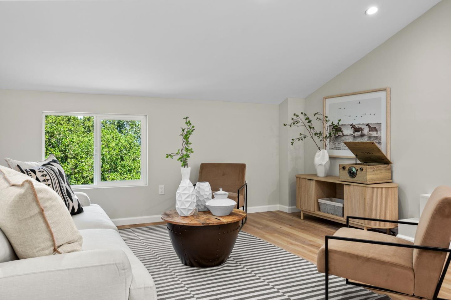 Detail Gallery Image 81 of 111 For 3554 Oak Knoll Dr, Redwood City,  CA 94062 - 3 Beds | 2/1 Baths
