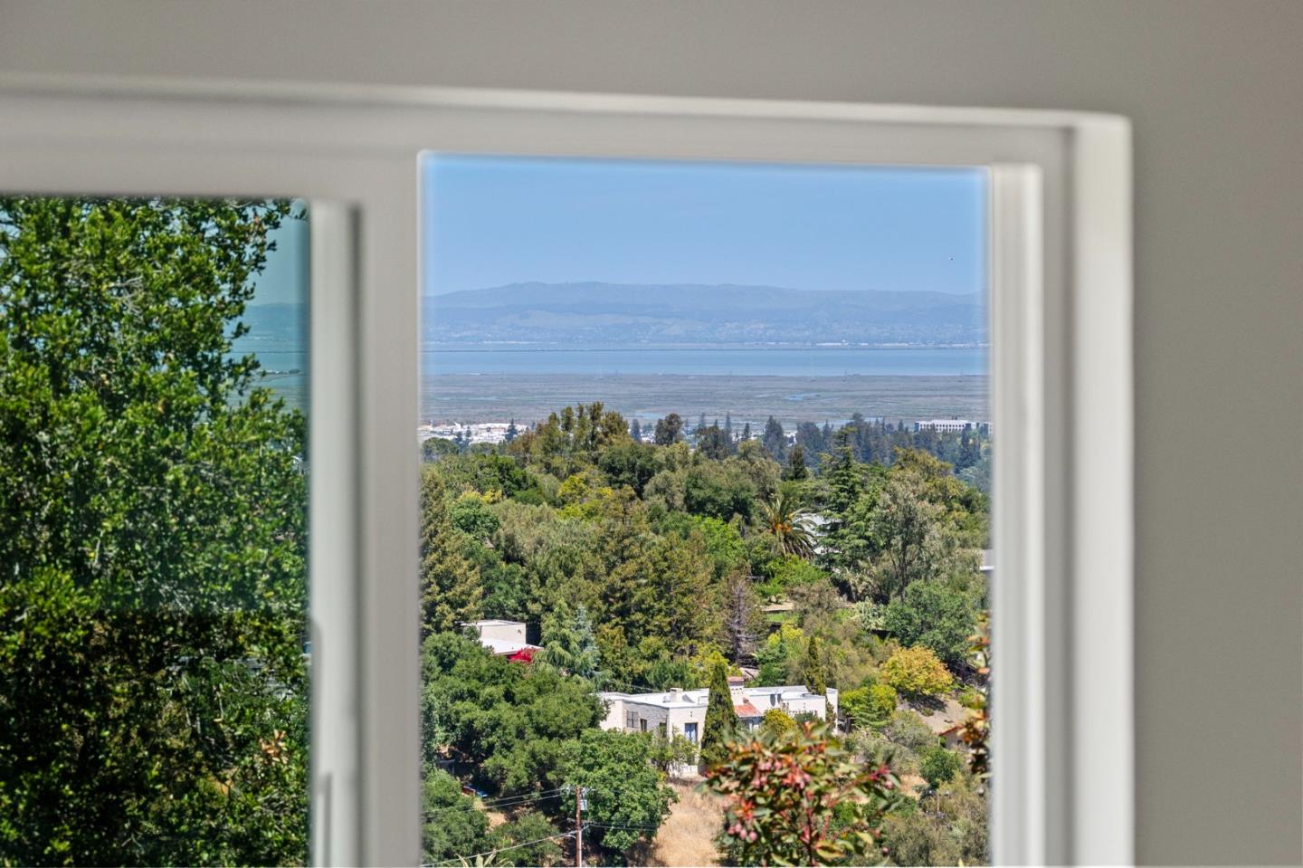 Detail Gallery Image 82 of 111 For 3554 Oak Knoll Dr, Redwood City,  CA 94062 - 3 Beds | 2/1 Baths